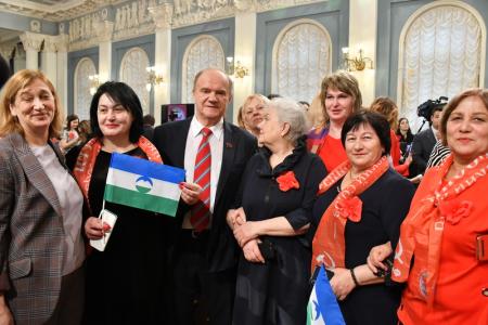 «Для нас очень важно изменение политического курса в пользу трудящихся». Г.А. Зюганов принял участие в работе V съезда ВЖС «Надежда России»