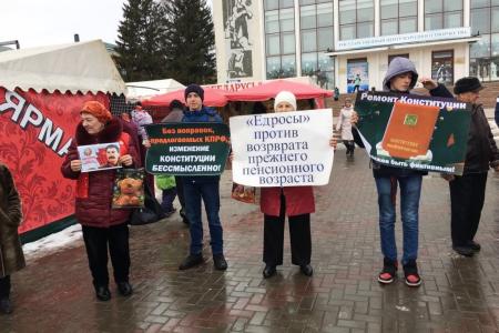 Омские коммунисты разъясняли омичам позицию КПРФ по поправкам в Конституцию