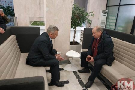 Рабочим не платят зарплату. «Тёплый» приём на ВДНХ