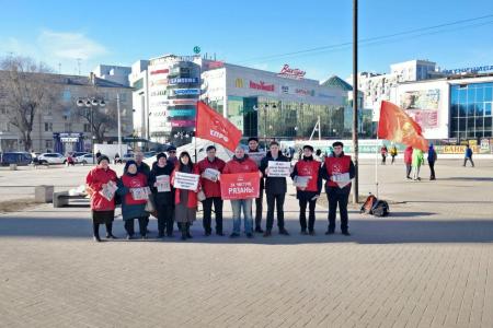 Красные акции в поддержку конституционных поправок КПРФ прошли в Рязани и области