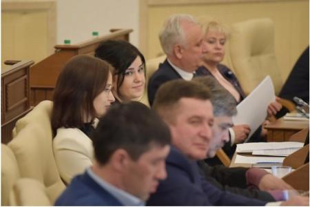 Алтайские законодатели приняли решение о денежной выплате "детям войны" по 2 тысячи рублей ко Дню Победы. Комментарий М.Н. Прусаковой