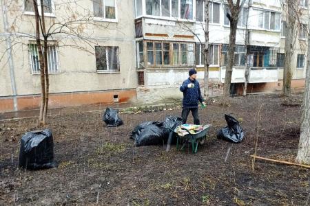 Саратов. Активисты КПРФ провели субботник