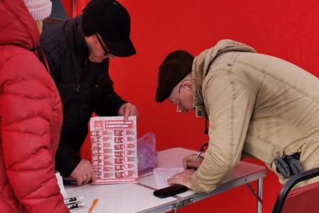 «Донесем нашу позицию до общества!». Коммунисты Новосибирска проводят пикеты по Конституции
