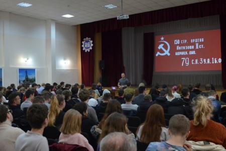 Лидер Ленинского комсомола Владимир Исаков провёл урок «Знамя нашей Победы» в севастопольском колледже
