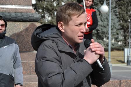 Астраханские коммунисты организовали митинг в поддержку владельцев гаражей