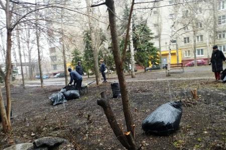 Саратов. Активисты КПРФ провели субботник