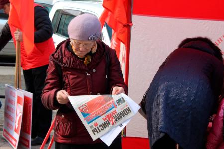 В Благовещенске состоялся пикет в поддержку предложений КПРФ в Конституцию