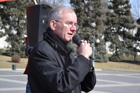 Астраханские коммунисты организовали митинг в поддержку владельцев гаражей