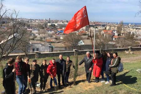 В Севастополе высадили «Лес Памяти»
