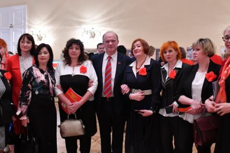 «Для нас очень важно изменение политического курса в пользу трудящихся». Г.А. Зюганов принял участие в работе V съезда ВЖС «Надежда России»
