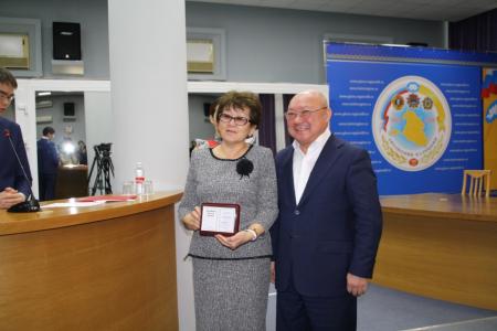 Первый секретарь Калмыцкого рескома партии Николай Нуров принял участие в заседаниях, посвященных Международному дню родного языка 