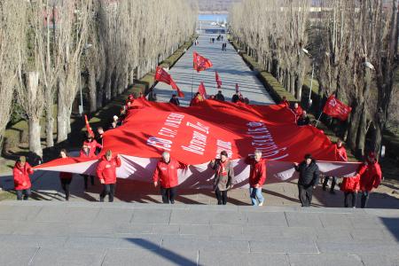 Сталинградские коммунисты приняли участие в марше-эстафете  "Наша великая Победа"