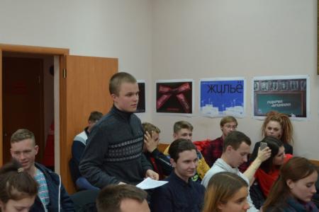 Первый секретарь ЦК ЛКСМ РФ Владимир Исаков встретился с активом севастопольского комсомола