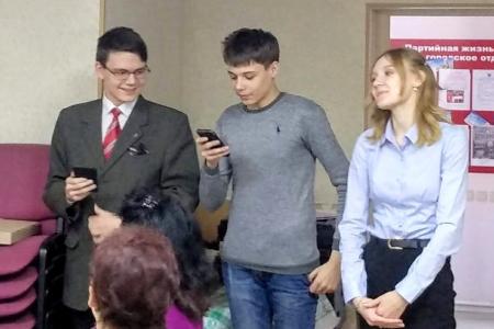 Международный женский день отметили коммунисты в Кургане