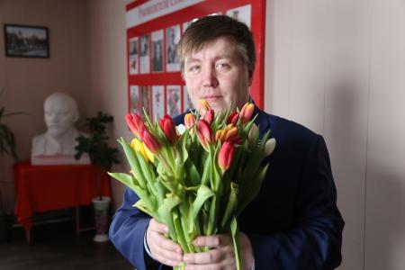 Тува. В Кызыле коммунисты провели праздничный концерт
