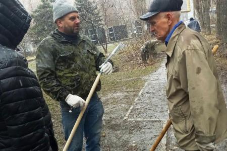 Саратов. Активисты КПРФ провели субботник