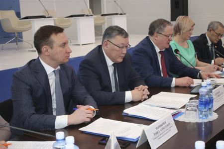 Лидер якутских коммунистов Виктор Губарев принял участие в обсуждении проблемы социальной защиты работников северных территорий