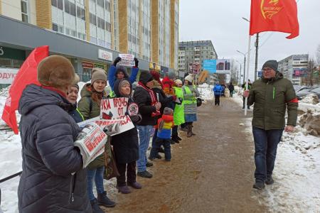 Республика Коми. В Сыктывкаре прошла серия пикетов под общим лозунгом «Долой самодержавие!»