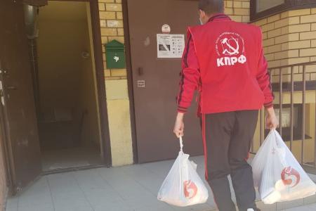 Краснодар, Карасунский округ. Молодые коммунисты помогают ветеранам и многодетным семьям