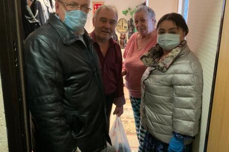 Московская область. Депутат-коммунист Александр Наумов в г.о. Домодедово передал продукты поколению «Детей войны»