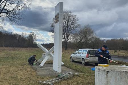 Московская область. Дмитровские коммунисты помогают нуждающимся людям и восстанавливают памятники ко Дню Победы