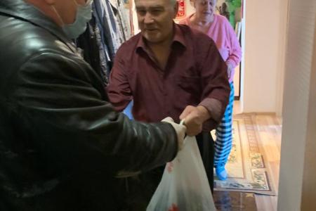 Московская область. Депутат-коммунист Александр Наумов в г.о. Домодедово передал продукты поколению «Детей войны»