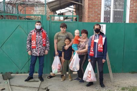 Комсомольская акция «Своих не бросаем» набирает обороты