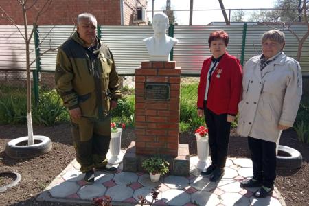 Коммунисты Калмыкии отметили день рождения В.И. Ленина