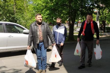 Краснодар, Карасунский округ. Молодые коммунисты помогают ветеранам и многодетным семьям