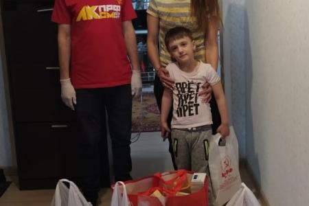 Краснодар. Комсомольцы-добровольцы оказывают помощь жителям города 