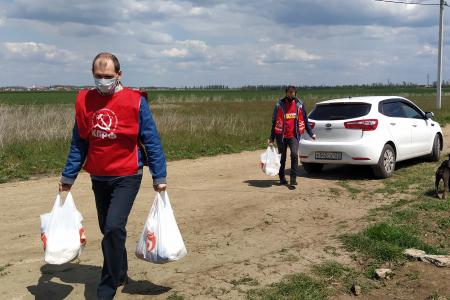 Краснодар, Карасунский округ. Молодые коммунисты помогают ветеранам и многодетным семьям