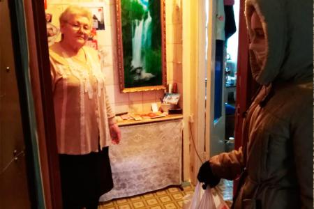 Комсомольцы Тюменской области принимают активное участие в акции «Своих не бросаем»