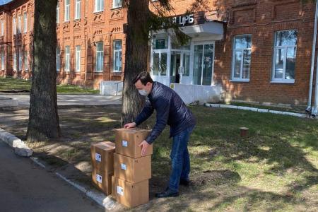 Владимирская область. КПРФ передала антисептики в Гороховецкую центральную районную больницу и предложила учредить медаль "Медицинская доблесть"