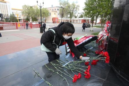 Коммунисты Калмыкии отметили 150-летие со дня рождения Ленина