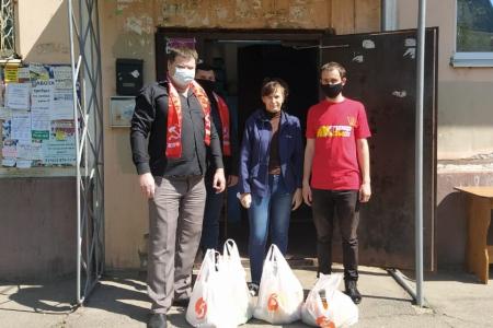 Краснодар, Карасунский округ. Молодые коммунисты помогают ветеранам и многодетным семьям
