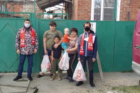 Краснодарские коммунисты и комсомольцы оказывают помощь малоимущим в рамках Общероссийской  акции КПРФ «Своих не бросаем»