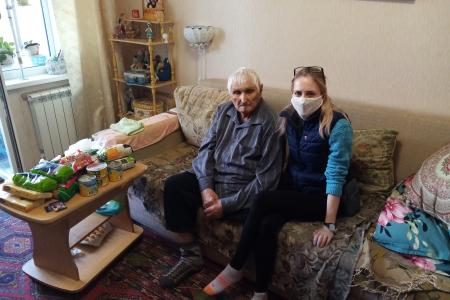Комсомольцы Челябинской области оказывают помощь пожилым людям в рамках акции «Своих не бросаем»