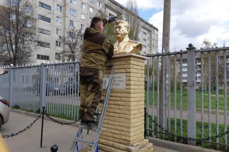 Навстречу Дню Победы. В Тамбове отремонтировали бюст Сталина
