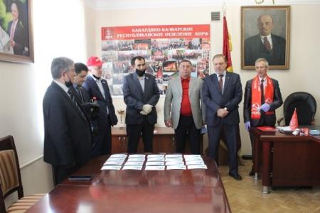 В Кабардино-Балкарском рескоме КПРФ состоялась торжественная церемония гашения памятной почтовой карточки, выпущенной в честь 150-летия В.И. Ленина