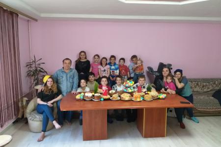 Семью Марии Литвиненко, которая воспитывает 15 детей, навестили помощники депутата Госдумы от КПРФ Сергея Гаврилова