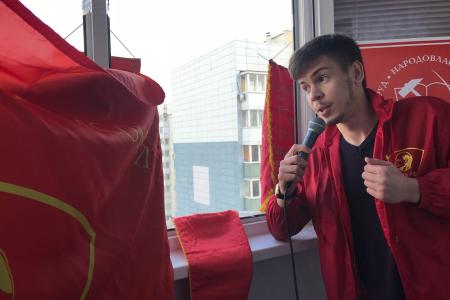 Комсомольцы Белгорода провели праздничный концерт на балконе с трансляцией в социальные сети