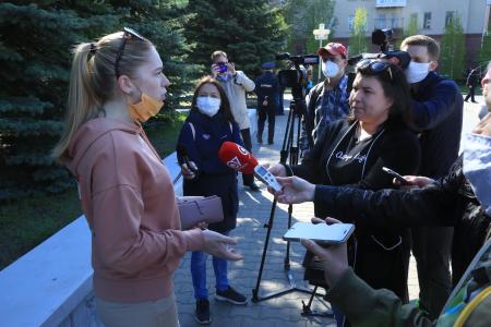 Омская область. Родственницы вахтовиков попросили помощи у депутата от КПРФ