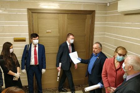 «Единая Россия» отстранилась от народа. Мосгордума провела первое в своей истории дистанционное заседание
