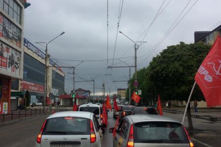 В Карачаево-Черкесии коммунисты провели праздничные мероприятия
