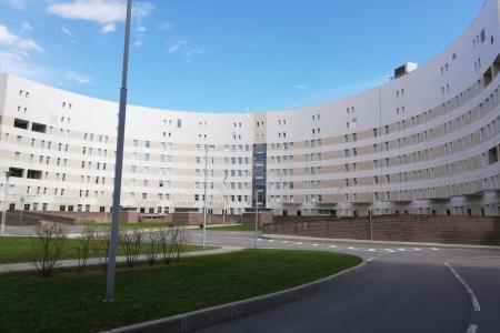 Петербургские коммунисты передали Боткинской больнице наборы одноразовой посуды