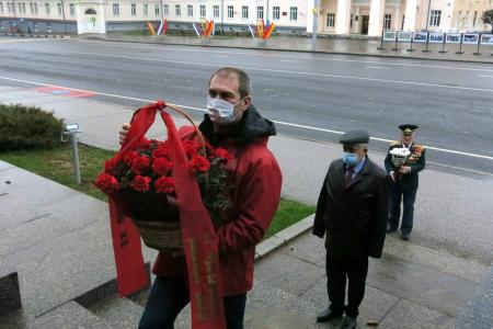 Коммунисты Чувашии отметили Первомай возложением цветов к памятникам В.И. Ленину