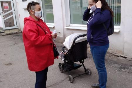 Чебоксарский горком КПРФ организовал раздачу масок в городе