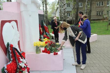 Под красными флагами Победы прошел автопробег в Ярославле