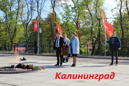СМИ и соцсети об акциях КПРФ к 75-летию Великой Победы:  «Бессмертный полк под красным стягом», автопробеги, шествие в Иркутске, задержания в Москве