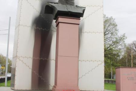 Под красными флагами Победы прошел автопробег в Ярославле